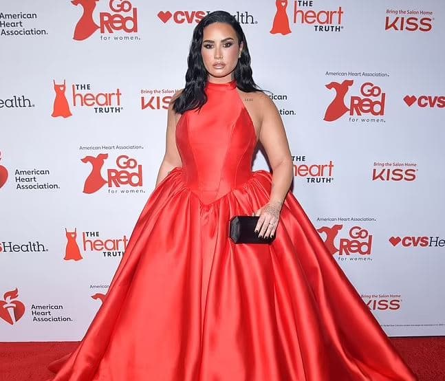 Demi Lovato mahnitë me elegancën e saj
