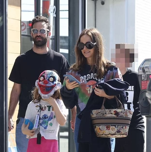 Natalie Portman ribashkohet me burrin e saj