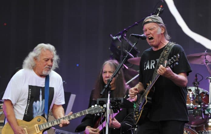 Neil Youngu dhe Crazy Horse ribashkohen pas dhjetë vjetësh