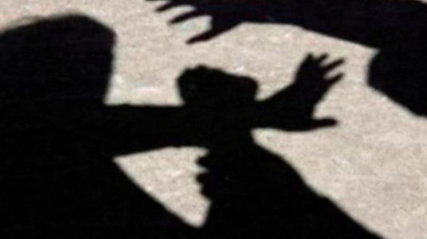 Tri gra e tre burra sulmohen fizikisht nga katër persona të tjerë në Pejë
