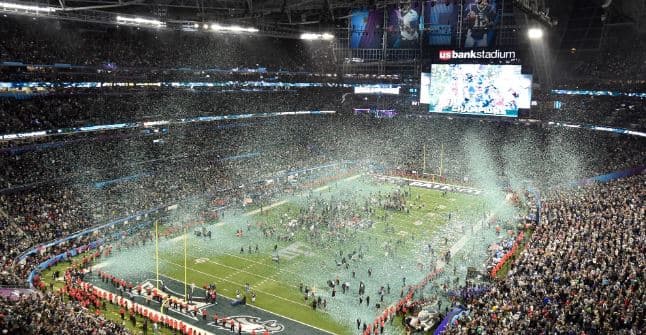 Kush do të interpretojë në skenën e Super Bowl në Las Vegas?