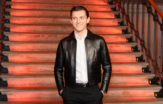 Tom Hollandi i kthehet teatrit