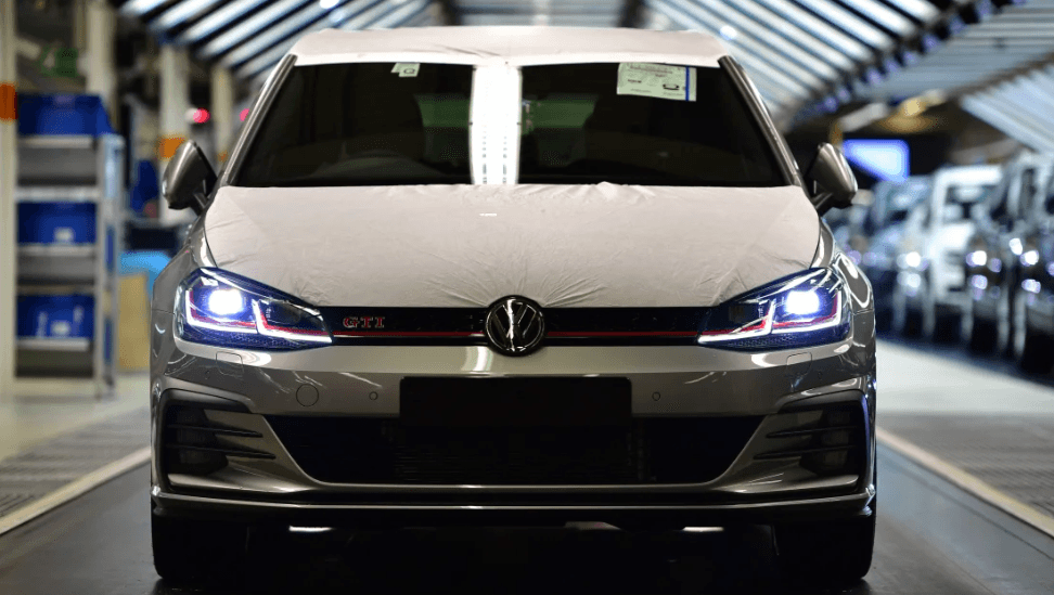 Volkswagen po tërheq nga tregu 260 mijë vetura për shkak të rrezikut nga zjarri
