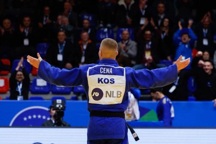 Dardan Cena kalon në çerekfinale
