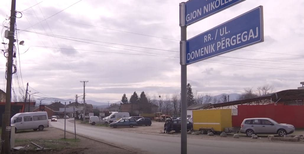 10 burra familjarë përfundojnë në mbajtje, u rrahën mes vete për në fotografi të postuar në TikTok (VIDEO)
