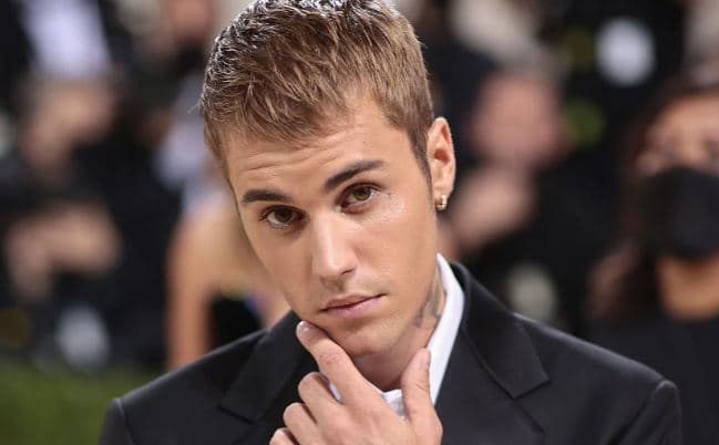 Justin Bieber performon në mega dasmën e Indisë