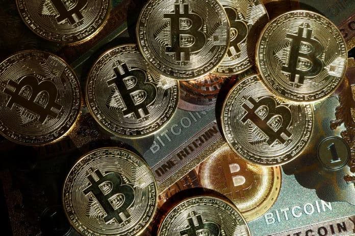 Bitcoin arrin rekord të ri, tani vlen mbi 70 mijë dollarë