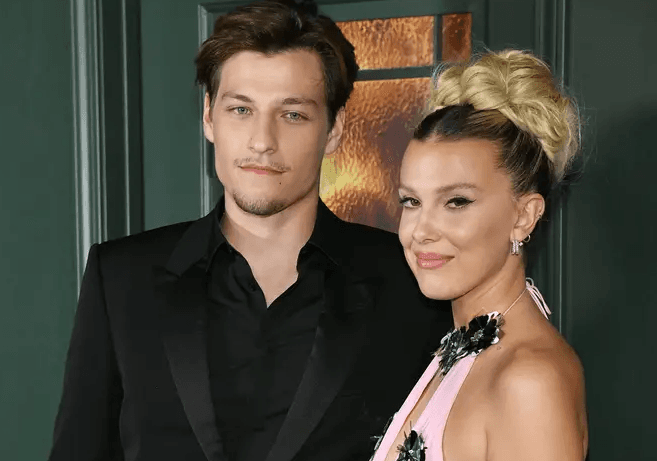 Millie Bobby Brown dhe i fejuari Jake Bongiovi festojnë trevjetorin e lidhjes