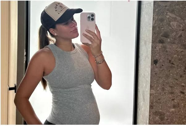 Sofia Richie shtatzënë, publikon një fotografi që e vë në pah barkun e saj