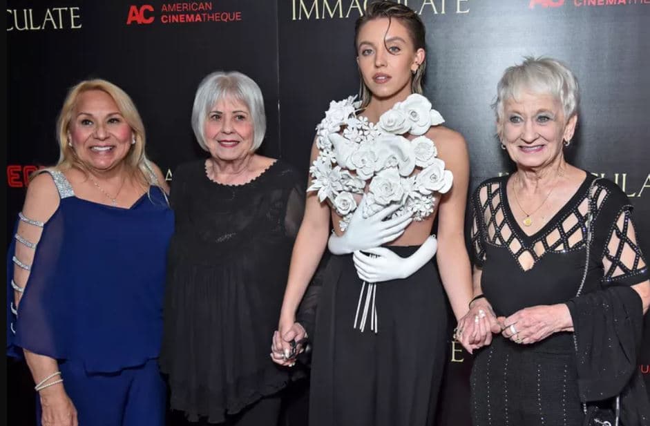 Sydney Sweeney thotë se gjyshet ishin të emocionuara në premierën "Immaculate" pas paraqitjes si murgesha në filmin horror