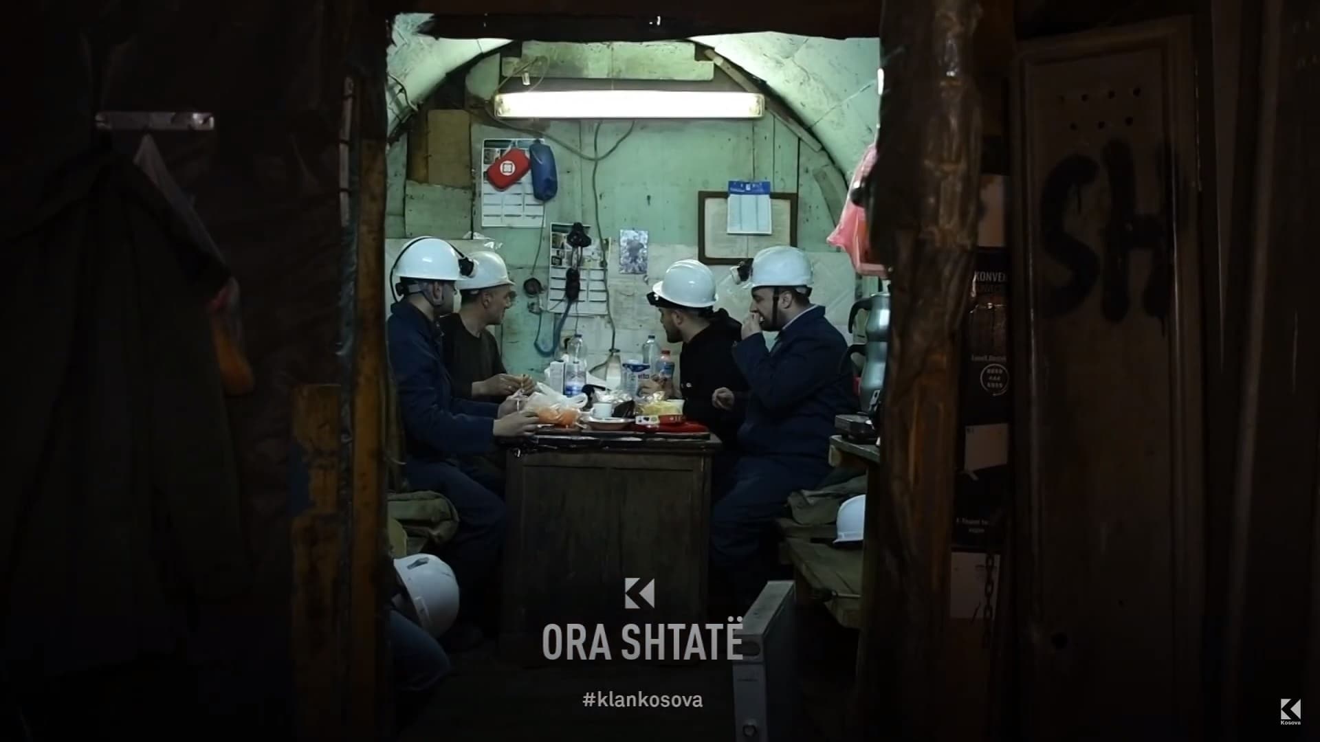 Ora 7: Si është të agjërosh e të bësh iftar 840 metra nën tokë? (VIDEO)