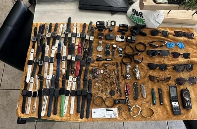 Zhytësi gjen rreth 200 ora Apple në liqenet e Indianës