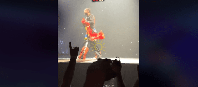 Drake shfaqet në koncert duke valëvitur flamurin kombëtar