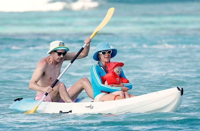 Paris Hilton tregon sesa nënë e devotshme është ajo