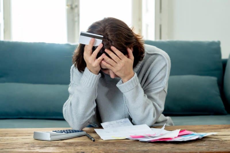 Shumica e të mbijetuarve nga kanceri në moshë pune vuajnë vështirësi financiare