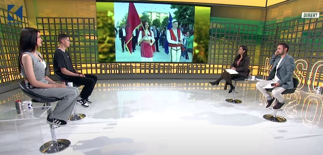 Vazhdon tradita në Kamenicë, maturantët përcillen me veshje kombëtare