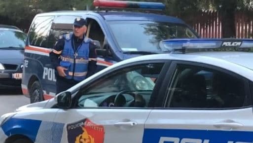 U godit nga makina, humb jetën 59-vjeçarja në Bulqizë