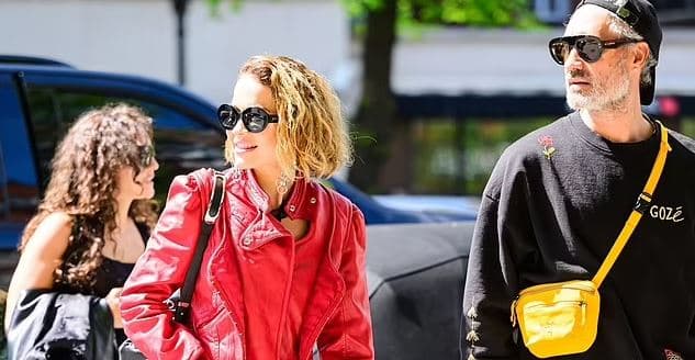 Të veshur me stil, Rita dhe Taika fotografohen rrugëve të Nju Jorkut