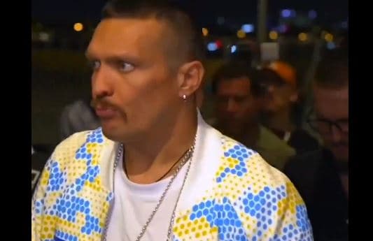 Usyk mbërrin me një lodër në krahë