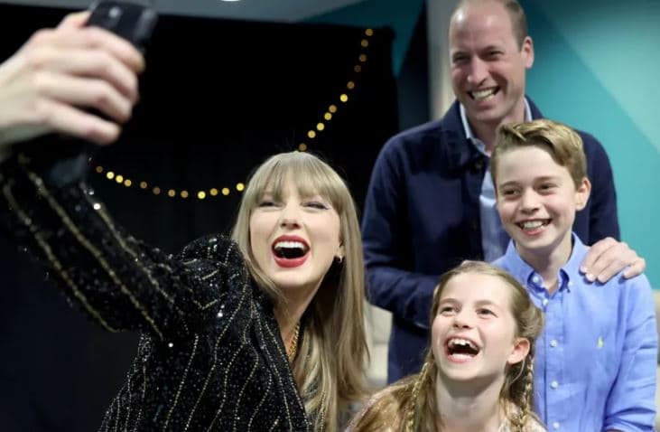 Taylor Swift me "selfie mbretërore" në koncertin e Londrës