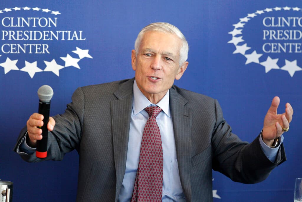 Clark: Ambiciet ruse pengojnë stabilitetin mes Kosovës dhe Serbisë