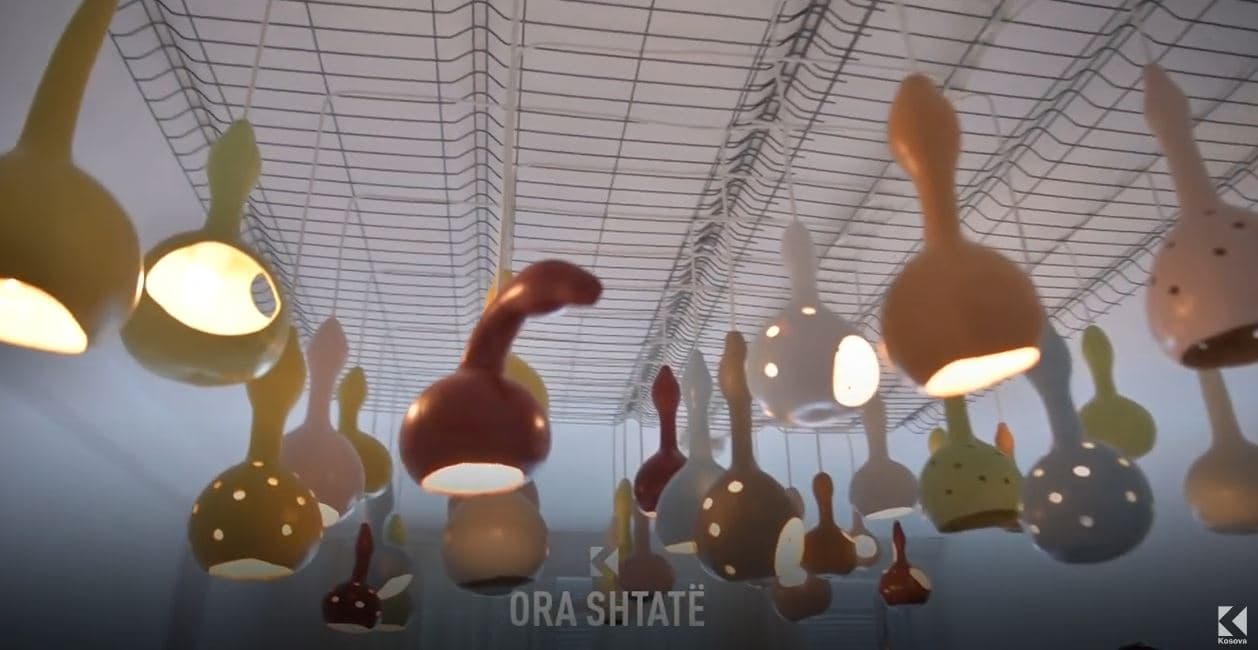 Shndërrimi i "pocërrkave" në llamba ndriçuese (VIDEO)
