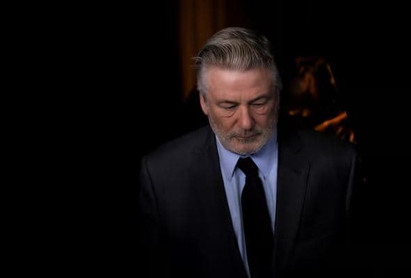 Alec Baldwin merr pjesë në ditën e parë të gjyqit, vrau një person gjatë xhirimeve