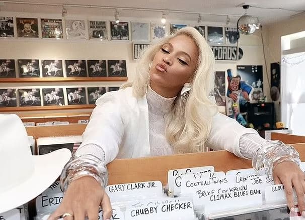 Beyonce, vezulluese në të bardha