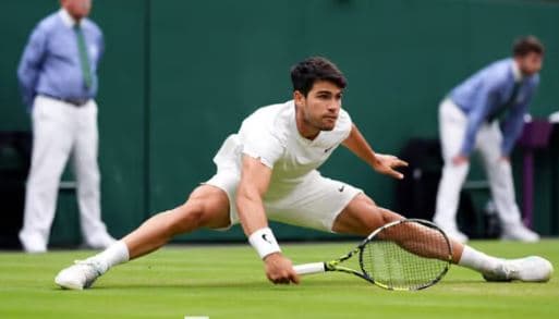 Alcarazi po e dërrmon Gjokoviqin, 2:0 avantazhi i tij në sete në finalen e Wimbledonit