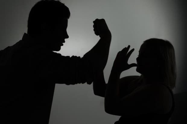 Shtetasi i huaj ushtron dhunë ndaj prishtinases, arrestohet