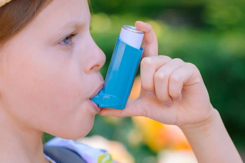 Përdorimi i hershëm i antibiotikëve mund të rrisë rrezikun e astmës tek fëmijët
