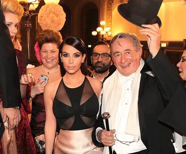Vdes miliarderi 91-vjeçar, thuhet se ishte i dashuri i Kim Kardashianit