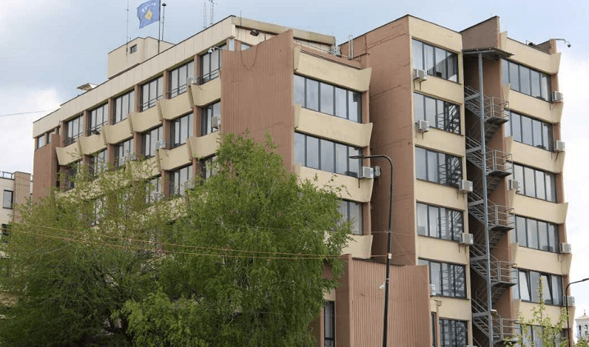 Aktakuzë ndaj pesë personave që goditën me gurë e shufra metali policët e doganierët në veri
