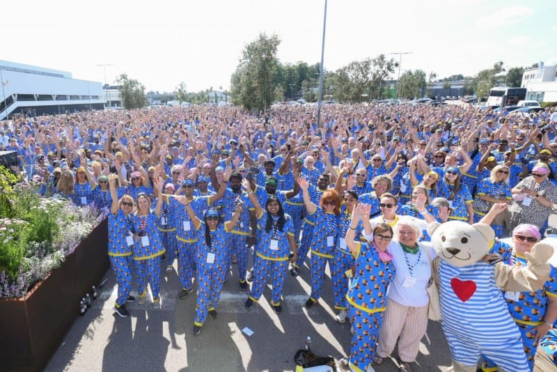 2052 punonjës të IKEA-s thyen rekordin për festën më të madhe me pizhame në botë