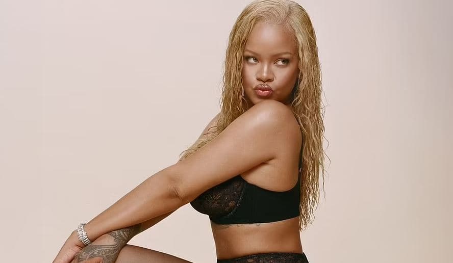 Rihanna ‘të lë me gojë hapur’, publikon foto në të brendshme