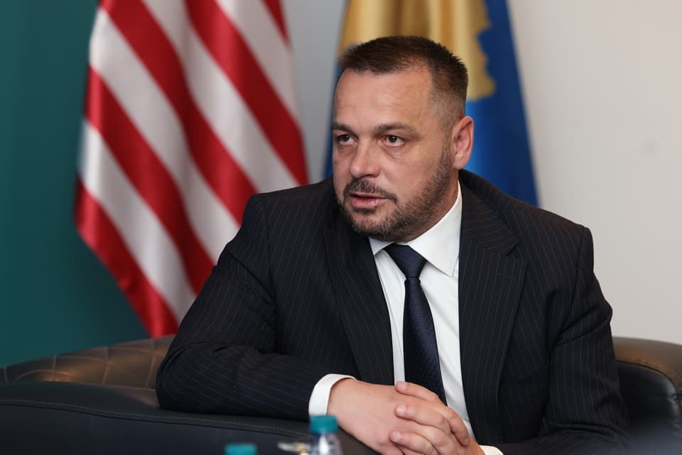 INTERVISTË| Ministri Maqedonci: Vizita e shefit të CIA-s në Kosovë, për të frenuar ndikimin rus në Ballkan
