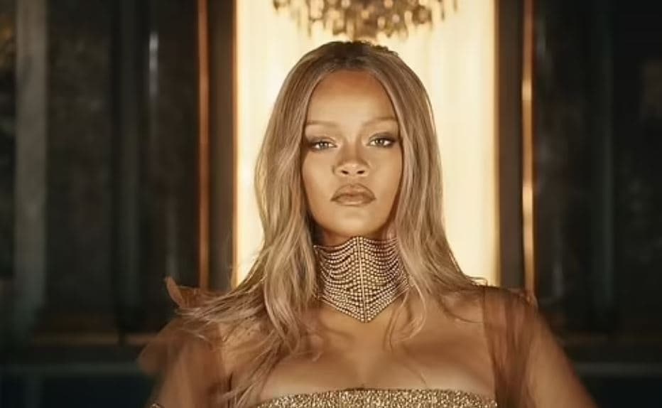 Rihanna vjen “e artë”
