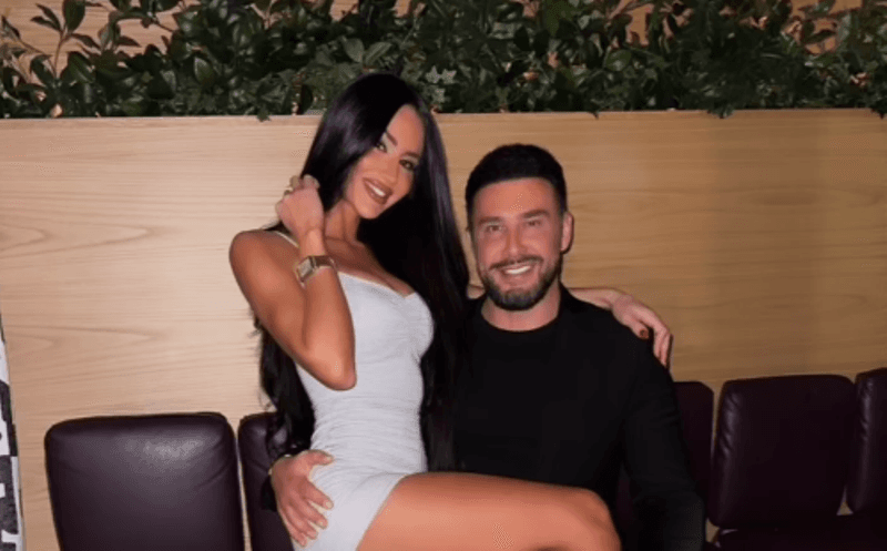 Në këtë mënyrë ia shpreh Roberti dashurinë të dashurës së tij