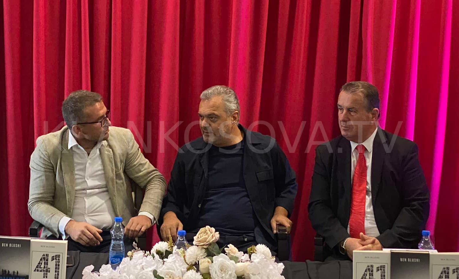 Ben Blushi promovon në Preshevë dy librat e tij, “Komploti” dhe “41 Sekrete”