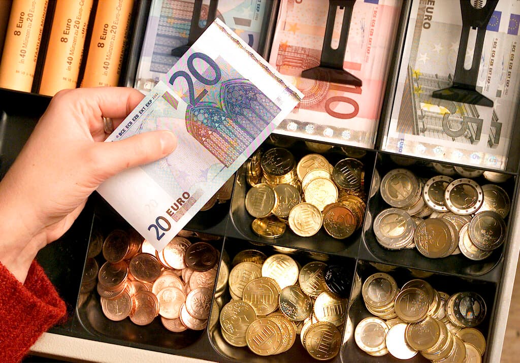 “I paligjshëm” e “arbitrar” – kështu po cilësohet vendimi për pagën minimale