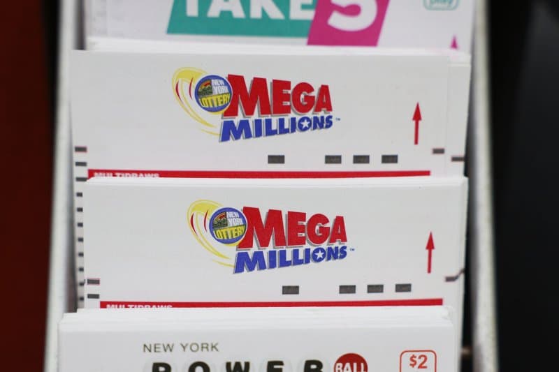 Gruaja fatlume kap çmimin e dytë në lotari, një vit pasi fitoi 100 mijë dollarë