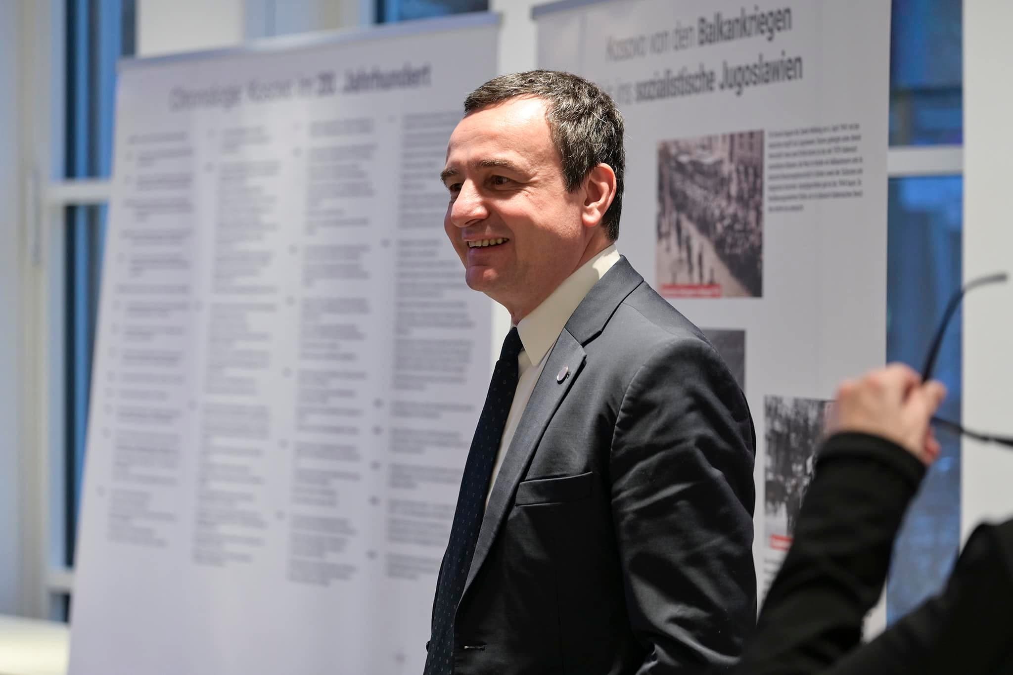 Kurti në Berlin - sheh nga afër ekspozitën “Rezistenca paqësore dhe shtetformimi në Kosovë 1988 – 1998”