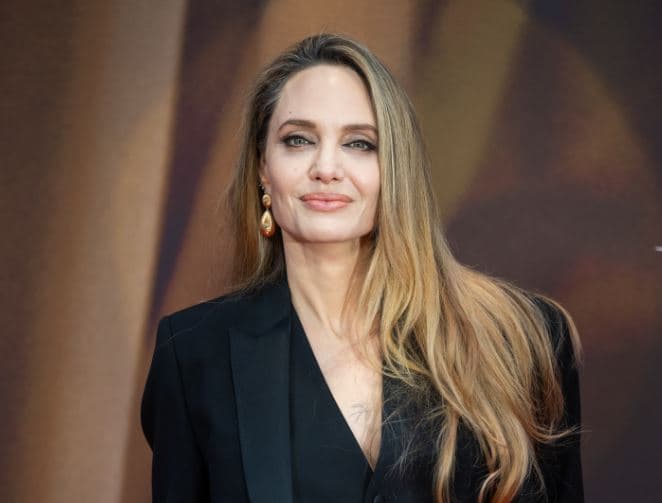 Angelina Jolie, një bukuri që nuk 'vyshket'