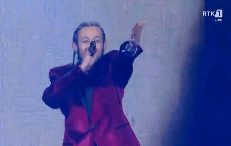 Endrit Krasniqi fitues i edicionit të dytë të Festivalit të Këngës në RTK