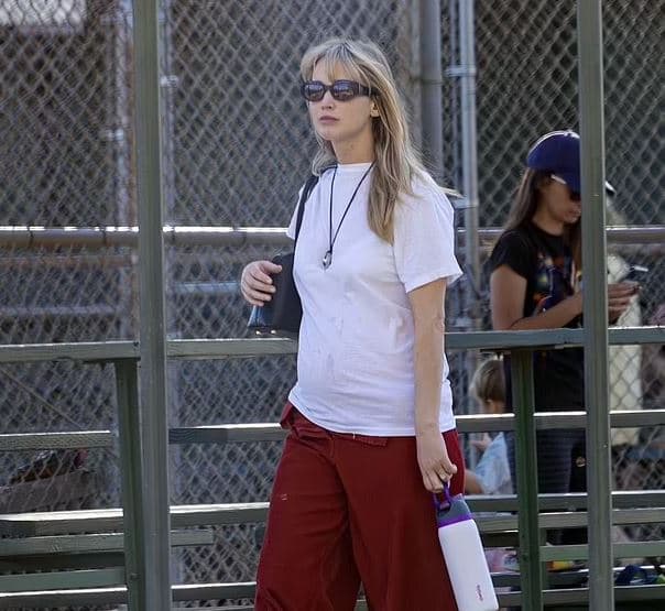 Jennifer Lawrence tregon barkun e rrumbullakosur