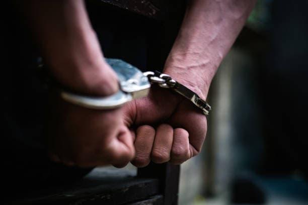 Arrestohet 17-vjeçari në Kamëz, theri me thikë bashkëmoshatarin e tij