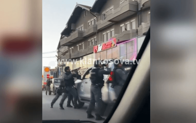 Policia me aksion spektakolar në Prishtinë, arreston të dyshuarit për kultivim të substancës narkotike (VIDEO)