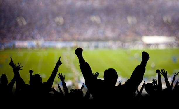 Tifozët e flaktë të futbollit mes triumfit dhe zhgënjimit