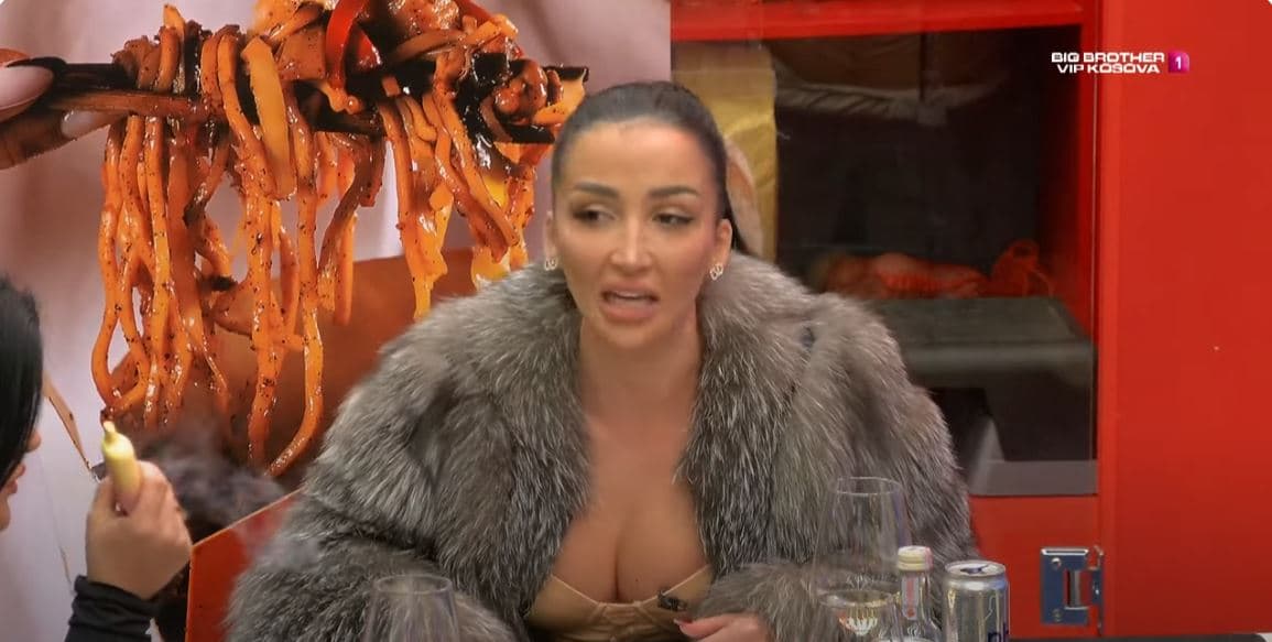 Xheneta: Mundesh me fjetë me një djalë edhe pa qenë në lidhje fare! (VIDEO)