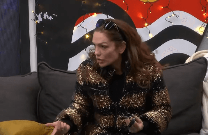 Drenusha diskuton me Sarën qëllimet dhe lojën e Rovenës (VIDEO)